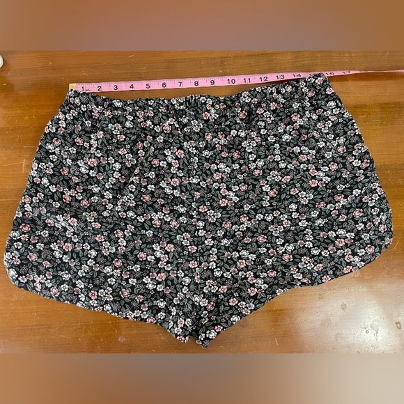 Garage shorty shorts floral - Picture 2 of 3